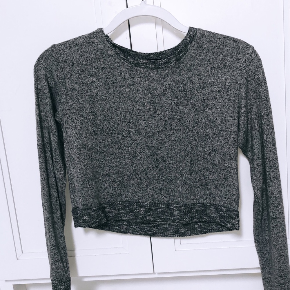 Brandy Melville Cropped grey Sweater